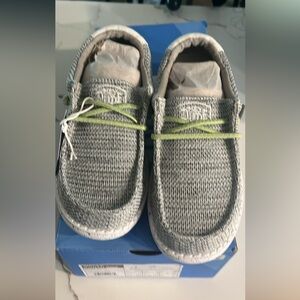 Youth sz 2 Hey Dudes-brand new